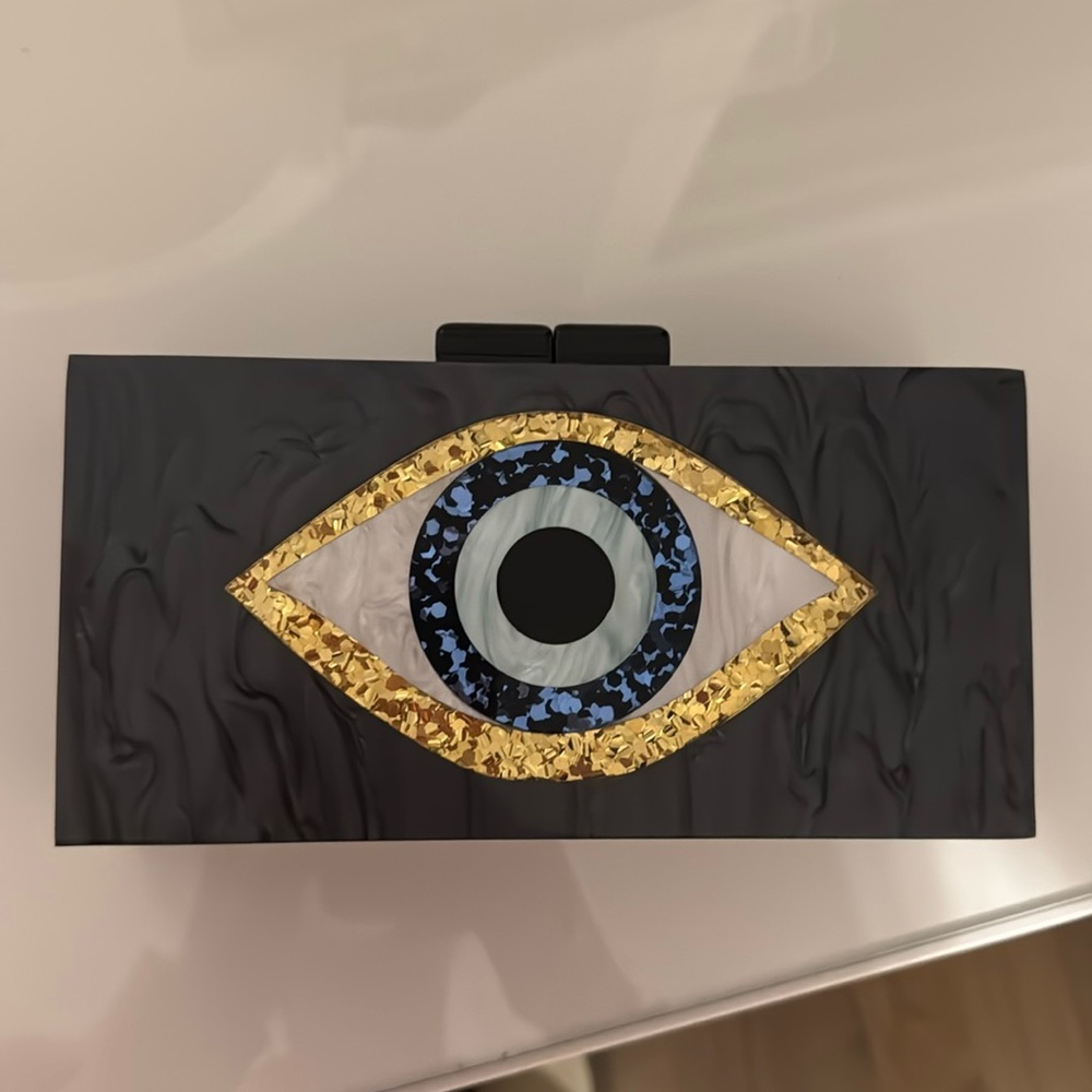 Eye clutch